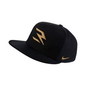 [해외] NIKE Nike True Russell Wilson Swoosh Flex QS [나이키모자,조던모자] Black/Metallic Gold (true-russell-wilson-swoosh-flex-qs-fitted-hat-B2vg)